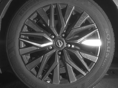Used 2025 Nissan Altima 2.5 SV FWD image 14