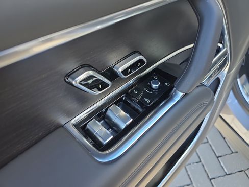 Certified 2026 Land Rover Range Rover SE AWD/4WD image 19