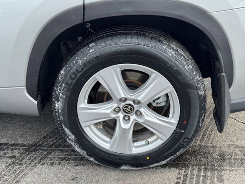 Used 2023 Toyota Highlander L image 39