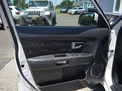 Used 2012 Kia Soul + FWD image 22