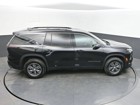 Used 2025 Chevrolet Traverse LT FWD image 38