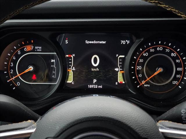 Used 2024 Jeep Wrangler Unlimited Sahara w/ Technology Group AWD/4WD image 18