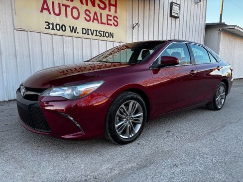 Used 2017 Toyota Camry SE image 2