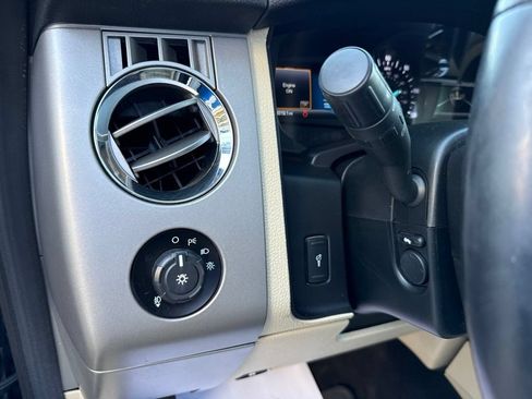 Used 2017 Ford Expedition Limited w/ Equipment Group 301A AWD/4WD image 14