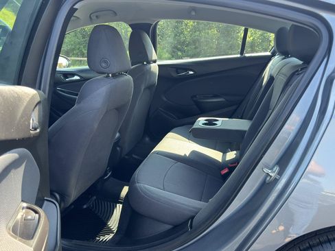 Used 2019 Chevrolet Cruze LT FWD image 10