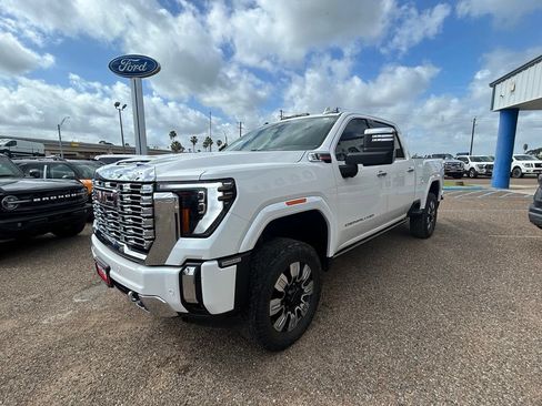 Used 2024 GMC Sierra 2500 Denali w/ Denali Reserve Package AWD/4WD image 3