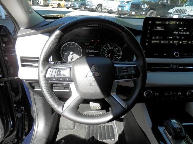 Used 2025 Mitsubishi Outlander SE AWD/4WD image 19