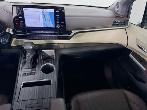 Used 2022 Toyota Sienna Platinum image 30
