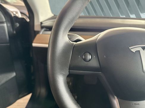 Used 2020 Tesla Model 3 Standard Range Plus image 15