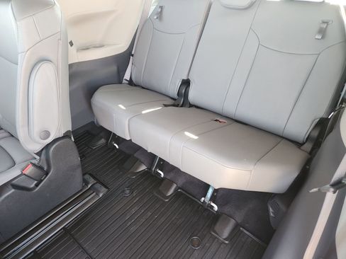 Used 2023 Toyota Sienna XLE image 36