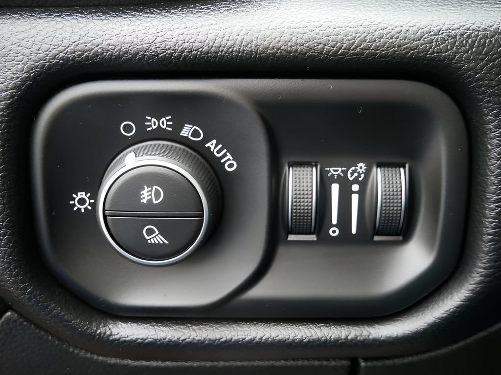 Used 2019 RAM 1500 Big Horn AWD/4WD image 16