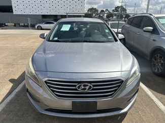Used 2015 Hyundai Sonata SE w/ Option Group 09 video 2