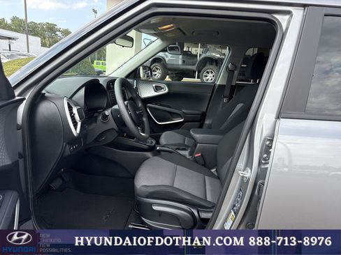 Used 2025 Kia Soul LX w/ LX Technology Package FWD image 10
