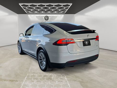 Used 2017 Tesla Model X 90D image 3