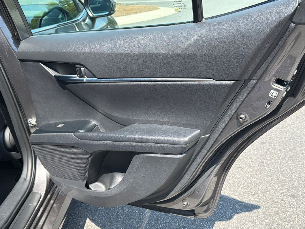 Used 2019 Toyota Camry LE w/ Convenience Package FWD image 18