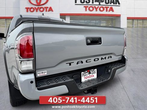 Used 2021 Toyota Tacoma TRD Off-Road w/ TRD Premium Off Road Package AWD/4WD image 9