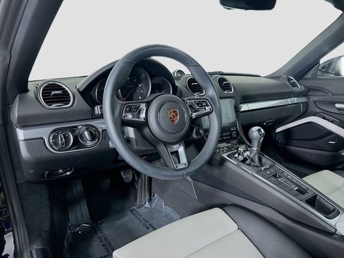Used 2025 Porsche 718 Boxster image 4