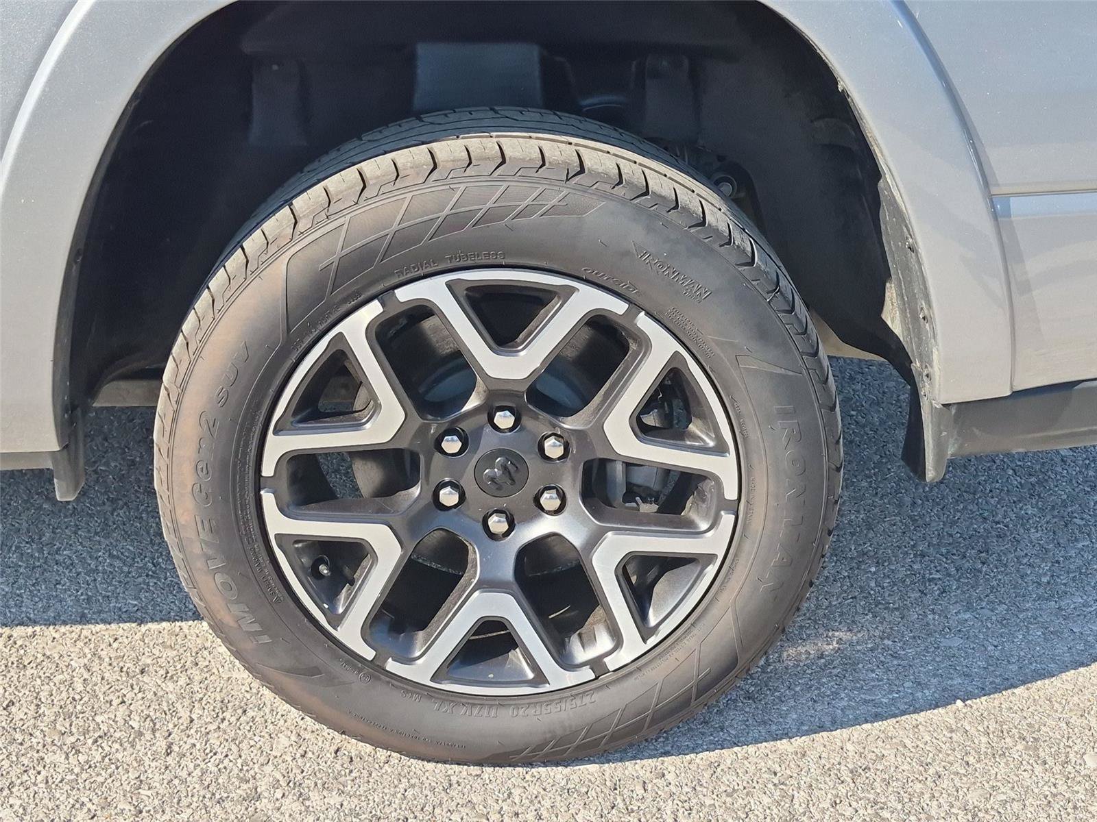 Used 2025 RAM 1500 Laramie AWD/4WD image 11