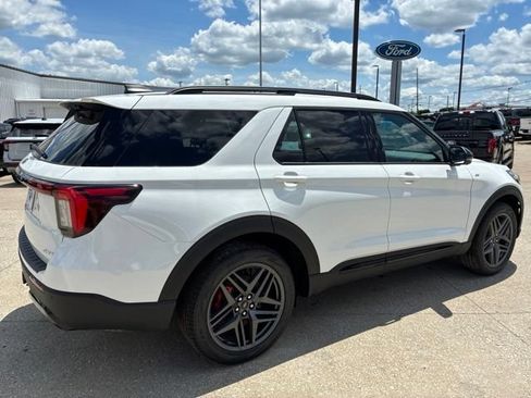 New 2026 Ford Explorer ST-Line w/ ST-Line Street Pack AWD/4WD image 9