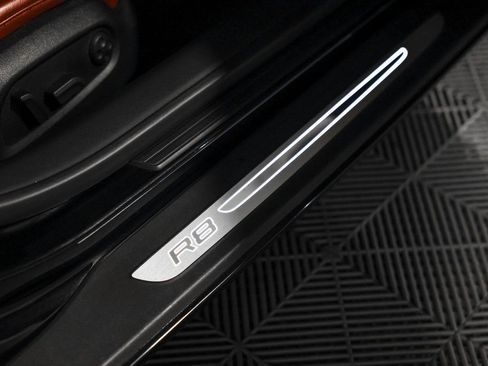 Used 2011 Audi R8 V8 AWD/4WD image 23