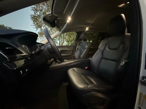 Used 2020 Volvo XC90 T6 Momentum image 8