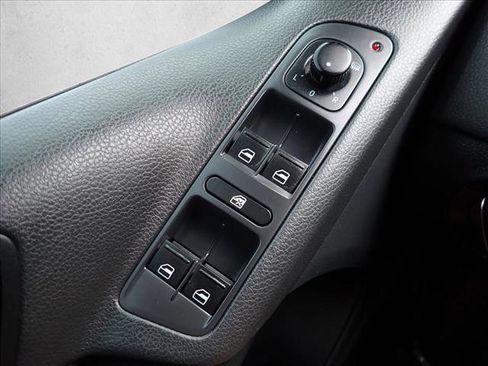 Used 2013 Volkswagen Tiguan S AWD/4WD image 21