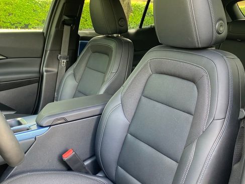 Used 2025 Chevrolet Equinox EV LT image 38