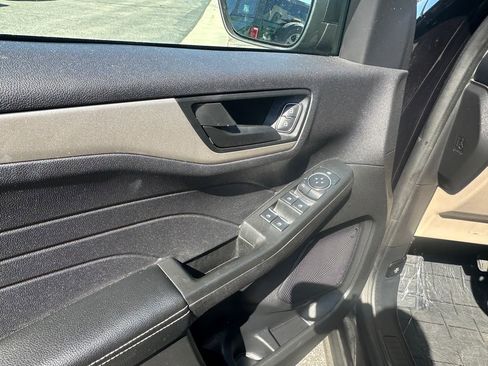 Used 2022 Ford Escape SE w/ Convenience Package FWD image 24
