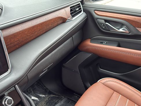 Used 2023 GMC Yukon Denali Ultimate image 24