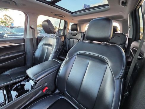 Used 2023 Jeep Grand Cherokee 4WD 4xe image 17