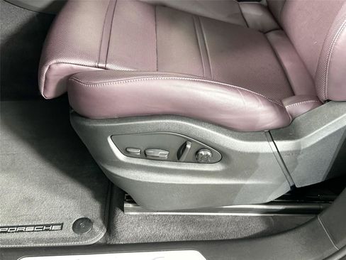 Certified 2025 Porsche Cayenne S AWD/4WD image 34