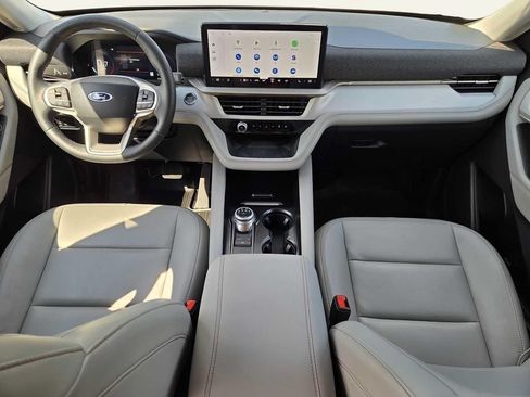 Used 2025 Ford Explorer Active w/ Active Comfort Package RWD image 17