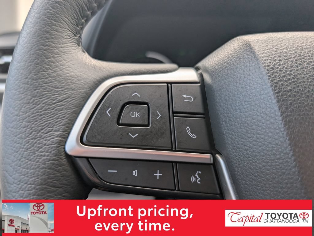 Used 2026 Toyota Sienna XLE FWD image 19