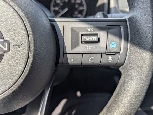 Used 2024 Nissan Rogue SV FWD image 17