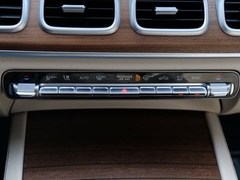 Used 2021 Mercedes-Benz GLE 350 4MATIC w/ AMG Line Exterior image 33