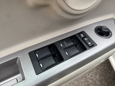 Used 2010 Dodge Avenger R/T image 14