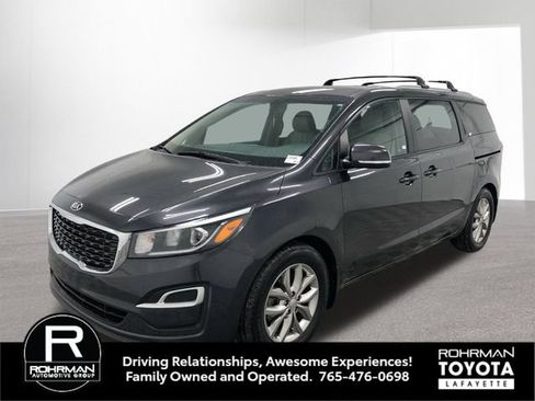 Used 2020 Kia Sedona EX FWD image 2