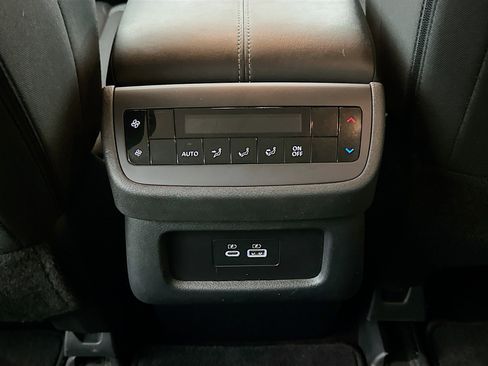 Used 2025 Nissan Pathfinder SV image 27