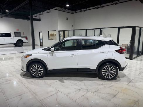 Used 2022 Nissan Kicks SV FWD image 9
