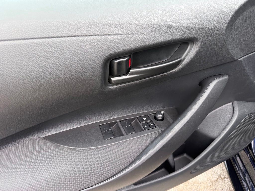 Used 2025 Toyota Corolla LE FWD image 17