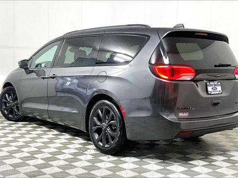 Used 2020 Chrysler Pacifica Limited w/ Advanced Safetytec Group FWD image 11