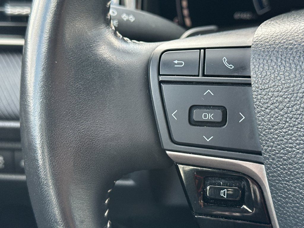 Used 2025 Toyota Camry SE FWD image 22