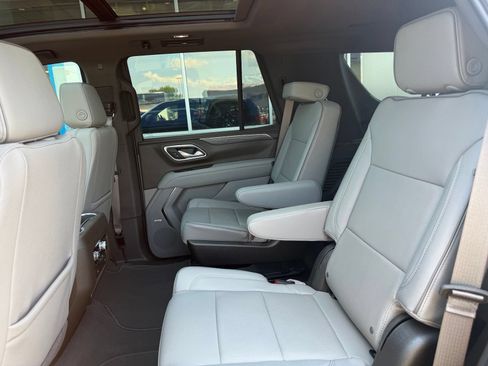 Used 2024 GMC Yukon SLT w/ SLT Premium Package AWD/4WD image 14