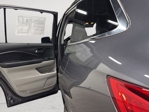 Used 2021 Honda Pilot Touring image 34
