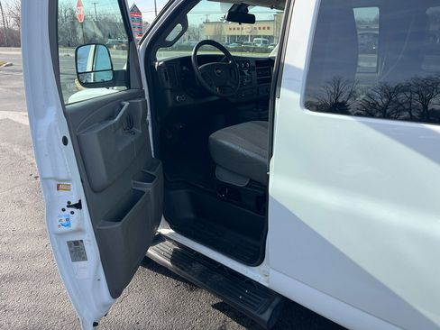 Used 2019 Chevrolet Express 3500 LT w/ LT Preferred Equipment Group image 12
