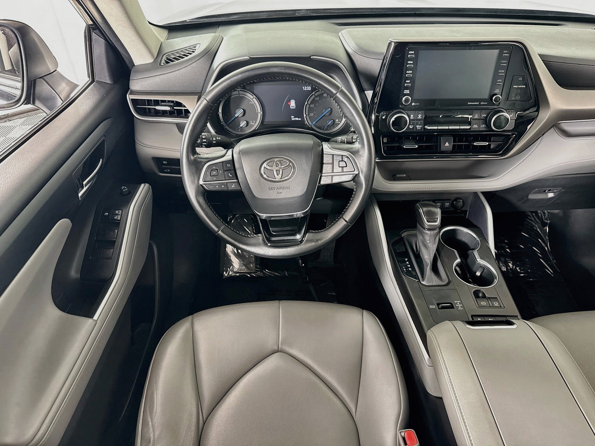 Used 2020 Toyota Highlander XLE AWD/4WD image 19