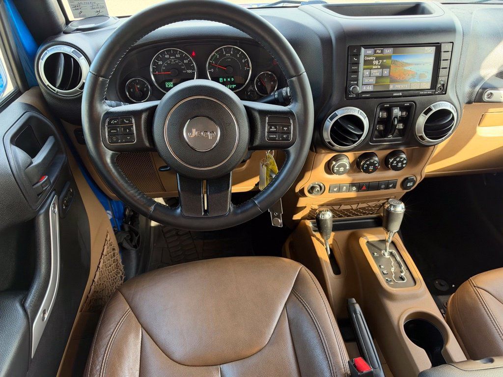 Used 2015 Jeep Wrangler Unlimited Rubicon w/ Connectivity Group AWD/4WD image 18