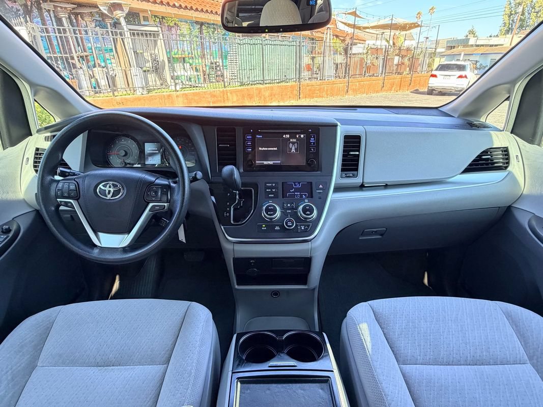 Used 2017 Toyota Sienna LE FWD image 17
