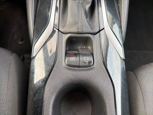 Used 2021 Toyota Corolla LE image 25