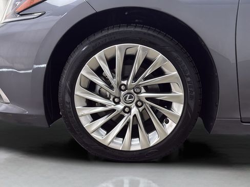 Used 2020 Lexus ES 350 Ultra Luxury w/ Accessory Package 2 FWD image 9